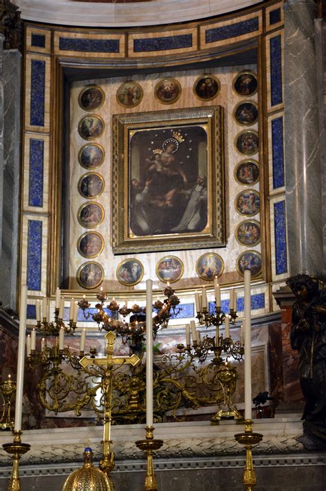 Bari arrivo quadro madonna di pompei. Foto Pompei: L'altare con il quadro raffigurante la ...