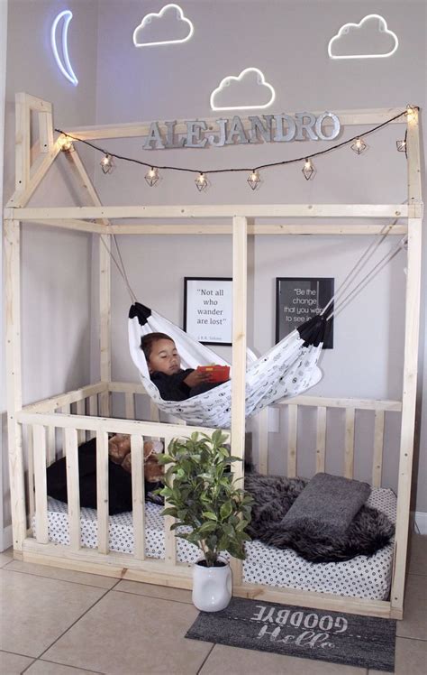 Wenn dir „betten für kleinkinder gefällt, gefallen dir vielleicht auch diese ideen. Montessori-Bett für Kleinkinder - Kids Room Dekoration