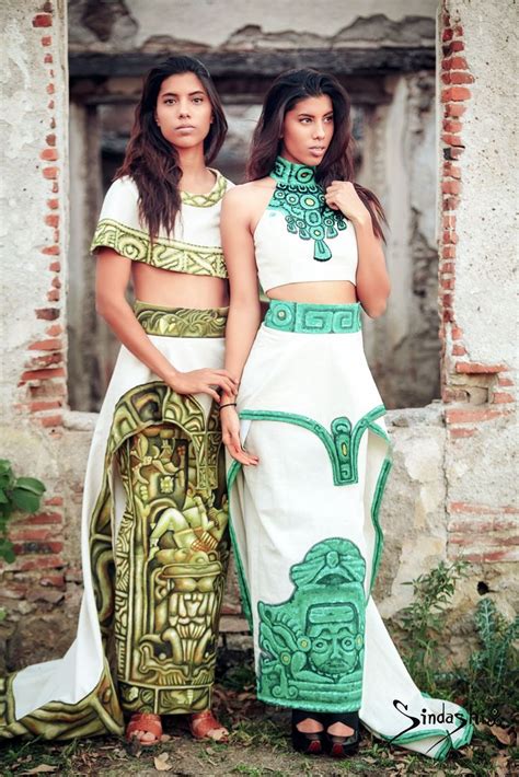 Azteca En Trajes De Danza Azteca Vestimenta Azteca Vestido