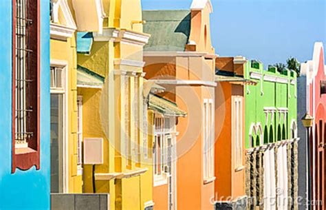 Namibia von den überbleibseln der deutschen unterdrückerherrschaft befreien. Detail Von Bunten Häusern In Luderitz - Deutsche Stadt In ...