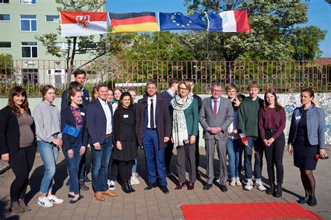 Die voltaireschule potsdam ist eine gesamtschule, an der alle schulabschlüsse erworben werden können. Voltaireschule Potsdam - Gesamtschulcampus mit gymnasialem ...
