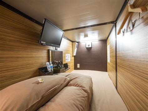 The lobby and common spaces feel more like a nice hotel, with some traditional japanese touches like ikebana displays. Capsule Hotel Anshin Oyado Premier Tokyo Shinjuku Station ...