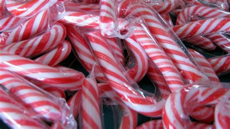 Christmas traditions: Why do we eat candy canes? | CBC News