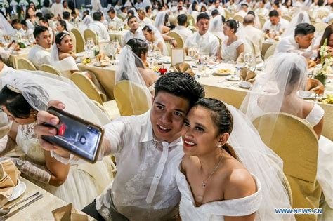 Mass wedding ceremony held to celebrate Valentine's Day in the