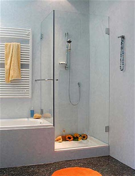 Zu diesem zweck kann beispielsweise ein feststehendes und verkürztes seitenteil direkt auf dem rand der badewanne montiert werden, so dass die badewanne die dusche bildet. Duschabtrennung badewanne dusche - Eckventil waschmaschine