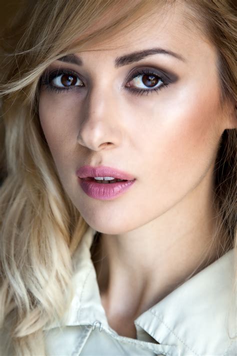 Discover the best makeup brands that you need to know now at sephora. 30 Photos To Prove Natural Makeup Is The Best - The WoW Style