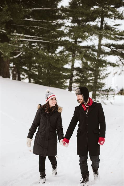Winter engagement session | Winter engagement, Engagement couple, Engagement session