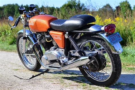 rejuvenated 1974 norton commando 850 is a fine piece of british motorcycling history autoevolution