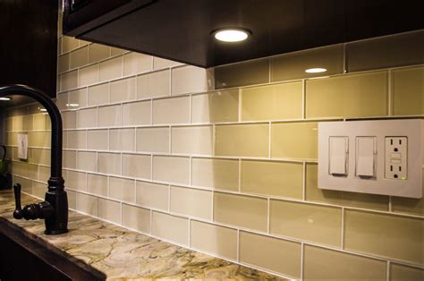 It's innovative and modern beyootiful life went with some glass tiling in the bathroom as well. 20+ Best Subway Tile Backsplash Ideas For Any Kitchens ...