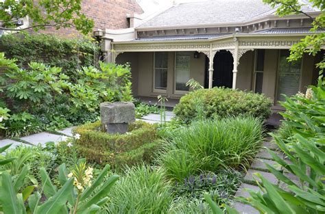 Casa jardines pampa quito a partir de $ 99.000, 1 casas con precio rebajado! Una casa con dos jardines de estilos diferentes | Estilos Deco