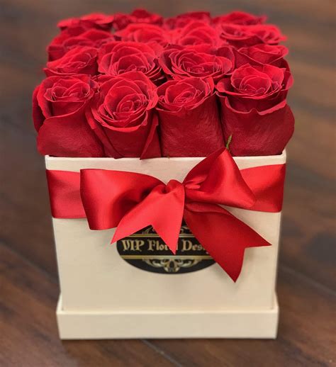 16 Red Roses In Square T Box Vegas Flowers Delivery