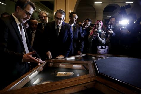 Egypt Displays Previously Unseen King Tut Artifacts Ap News