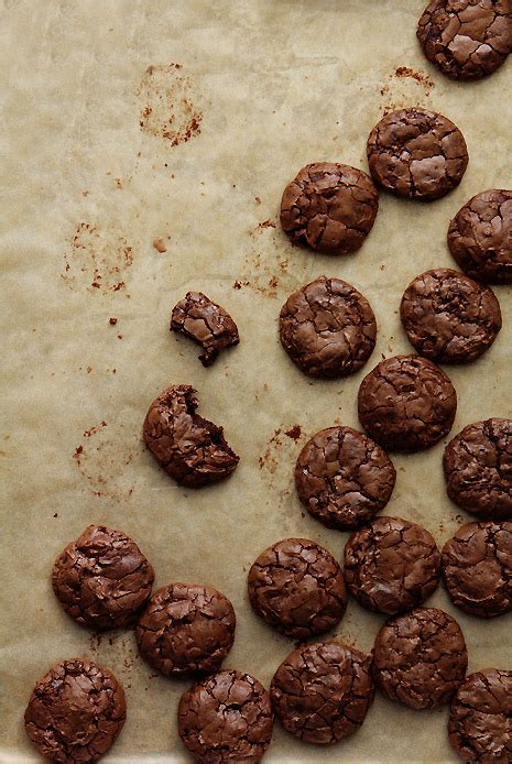 Resepi biskut nutella resepi nutella cookies yang senang. Brownie Cookies with Salted Caramel Creme Filling | Bakers ...