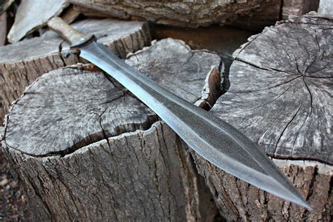 Handcrafted Fallen Oak Forge Sellsword Full Tang Leaf Blade Sword