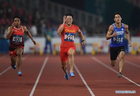 Prima le frecce nere tolan e metcalfe , poi l'immenso jesse owens. Su Bingtian wins gold in men's 100m at Jakarta Asiad