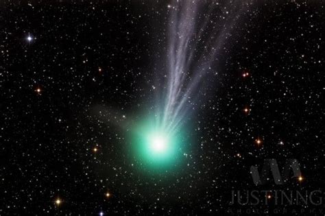 Comet Lovejoy Captured 11115 Showing Its Dramatic Split Tails