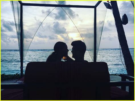 Robin Thicke Girlfriend April Love Geary Share Steamy Vacation Photos