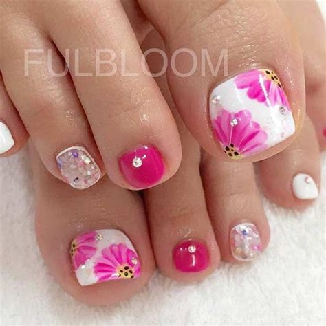 Marta nagorska is a nail technician and nail art blogger based in london, uk. 25 Eye-Catching Pedicure Ideas for Spring | Flower toe ...