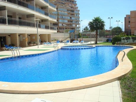 Balcón, piso luminoso, cocina se reformará en cuanto se firme contrato alquiler, y se pintará de nuevo, perfecto para entrar a vivir. Alquiler de apartamento en Calpe, Alicante - Alquiler de apartamentos
