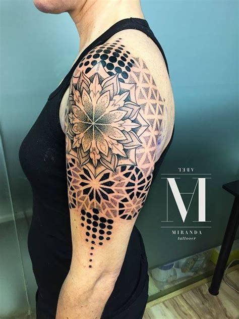 Mandala Ornamentado Con Geometría Sleeve Tattoos Geometry Tattoo