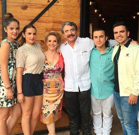 Vicente fernández (born vicente fernández gomez on february 17, 1940) is a mexican ranchera he was born and raised in huentitán el alto, jalisco, mexico on february 17, 1940 to a poor family. Vicente Fernández Jr. se refugia en su familia tras su ...