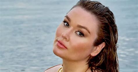 hunter mcgrady embraces stretch marks and mom body in new unfiltered images swimsuit