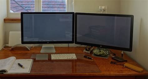 Sometimes, all your macbook needs is a data cleanup. Mac Setup: The Dual Thunderbolt Display Workstation of a ...
