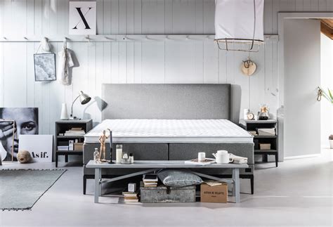 Mit verschiedenen farben und stoff lässt sich dieses bett genau nach ihren wünschen zusammenstellen. Boxspringbett Lifestyle Thyme | Swiss Sense