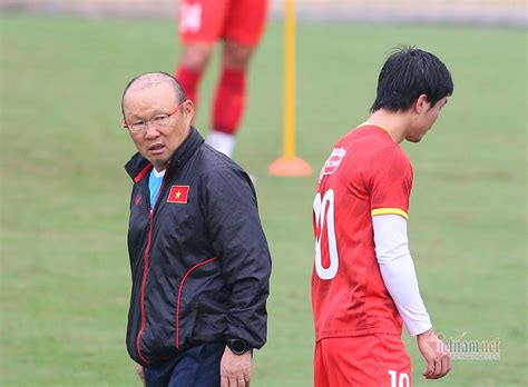 Born 1 october 1957) is a south korean football manager and former player. HLV Park Hang Seo cầm tay chỉ việc cho Công Phượng ở tuyển ...