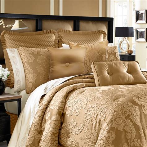 Five Queens Court Colonial Woven Jacquard 4 Piece Comforter Set