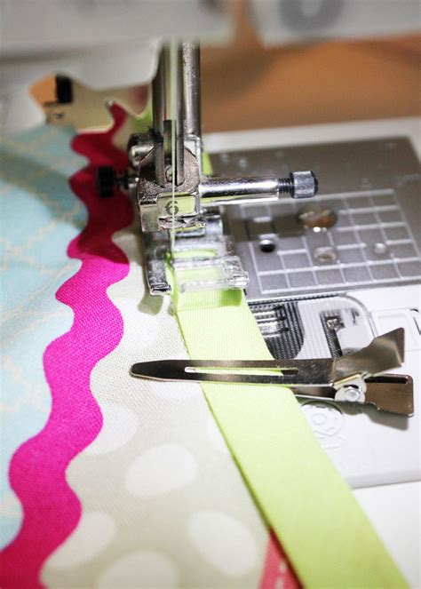 The Best Way To Sew Bias Tape Positively Splendid Crafts Sewing