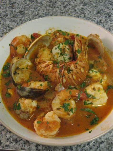 In the south, that means casseroles, crown roasts, gratins, and biscuits aplenty. San Francisco Cioppino | Cioppino, Cooking, Cooking recipes