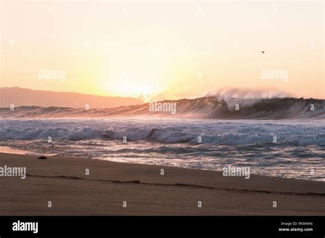 Rolling Waves Hi Res Stock Photography And Images Alamy
