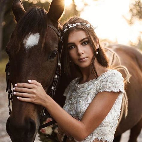 We Love Horses Of Courses Weddinglooks Bridalinspo Weddinghair