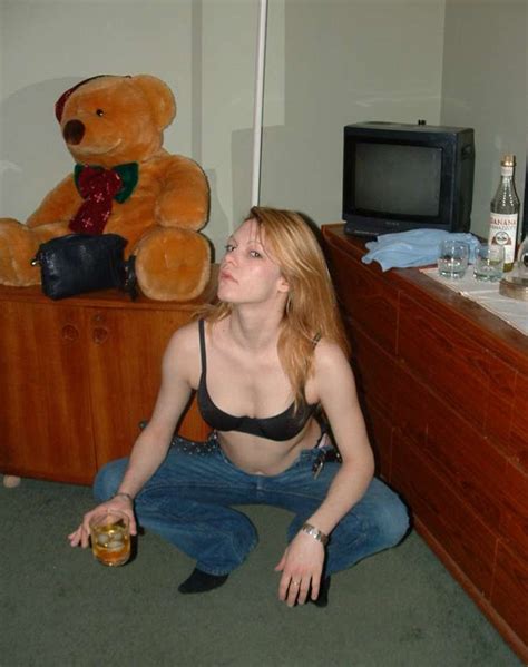 betrunkene blonde freundin spreizt ihre süße möse porno bilder sex fotos xxx bilder 3313531