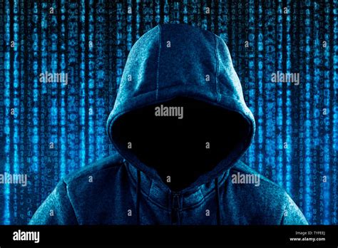 Anonymous Hooded Hacker Retrato Sobre Fondo De Código Informático