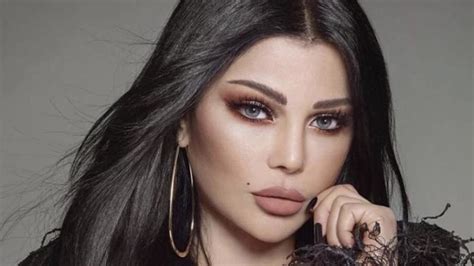وظهرت ابنة الفنانة في الصورة، وهي. هيفاء وهبي عن مدير أعمالها السابق: قدم ورقة زواج مزورة