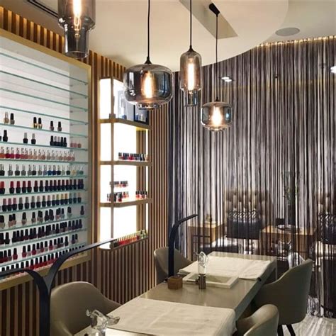 Here are 25 creative nail salon design ideas for your inspiration. 25 Creative Nail Salon Design and Decorating Ideas (with ...