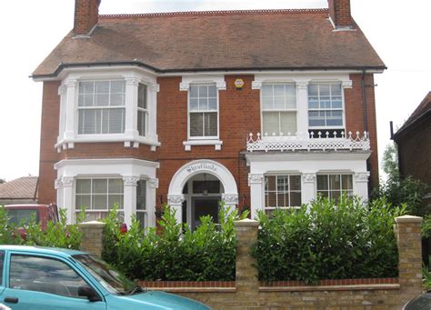 How To Spot The Difference Between Edwardian And Victorian Houses