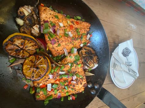 Consulta le recensioni di 460 viaggiatori che sono stati al victoria station hotel (n.1.009 su 1.157 hotel a londra) e guarda 263 foto delle stanze! VS Norwegian Baked Salmon - Victoria Station