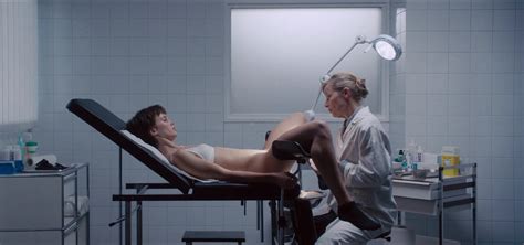 Marine Vacth Nue Dans Lamant Double