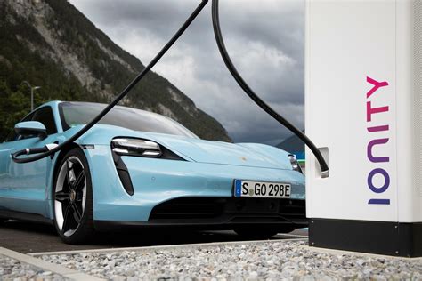 porsche taycan charging 800v porsche taycan goes from 5 to 88 battery charge at 270 kw in 22