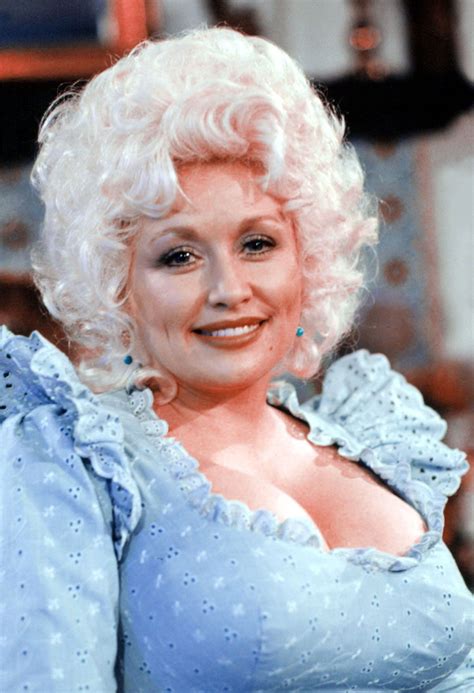 Dolly Parton Beautiful And Sexy Diva Dolly Parton Pictures Billy