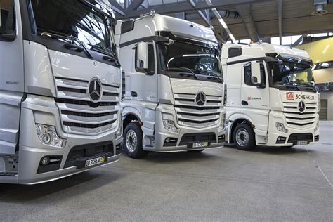 The new actros is a truck featuring pioneering innovations in series production which immediately pay off. Nieuwe Actros' voor Mercedes-Benz F1 team • TTM.nl