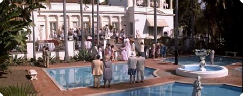 Office work requires absolute focus. Places: Tony Montana's mansion | My Filmviews