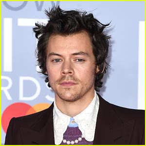 So where does harry styles come into all this? Harry Styles To Read Fans to Sleep In 'Dream With Me' For ...