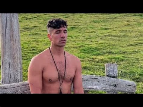 Julian Zietlow Meditiert Nackt In Den Bergen Video Youtube