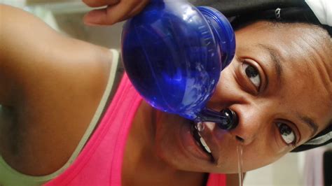 Jan 16, 2019 · a neti pot, which looks similar to a tea pot, flushes out mucus from your nose. How to use Neti Pot. - YouTube