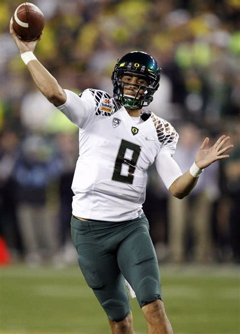 Oregon Ducks Football What A Difference A Year Makes For Quarterback