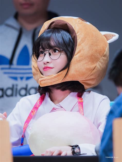 Последние твиты от twice momo (@queenhirai). 텐더아이즈 on Twitter: "180428 모모 X 2 #트와이스 #TWICE #모모 #MOMO…